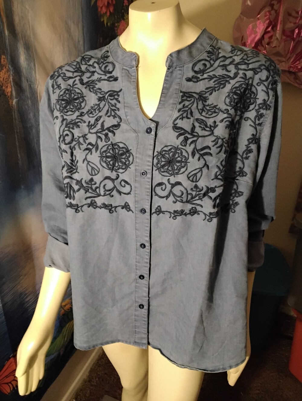 Country Store Women's size XL 1X Blue Embroidered Button-Front blouse top shirt